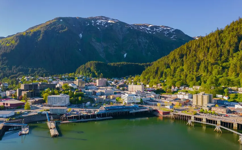 Best places to live in Alaska for young adults and singles