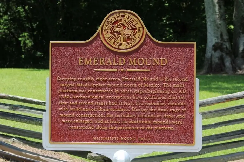 Emerald Mound | Second Largest Mississippi Mound North of Mexico