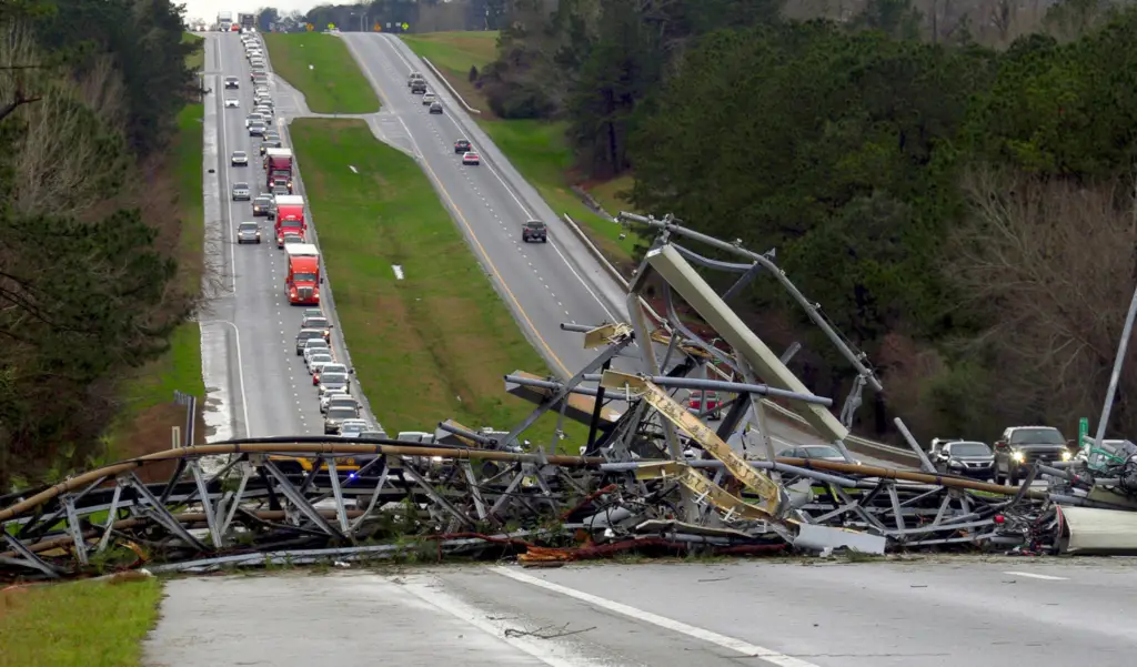 Deadly Tornadoes Hits Alabama Road Structures