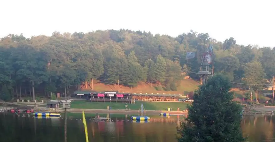 Wood's Tall Timber Lake Resort: Located in New Philadelphia