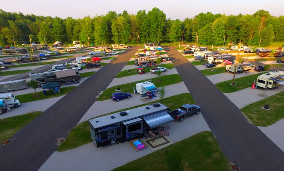 Indian Creek RV & Camping Resort: Located in Geneva-on-the-Lake