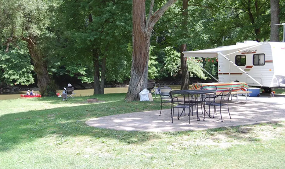 Wally World Riverside Resort: Located in Loudonville