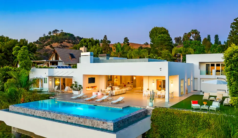 2. Beverly Hills: Iconic Sophistication