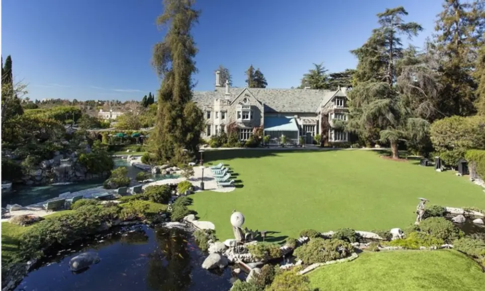 3. Holmby Hills: A Retreat for Tycoons