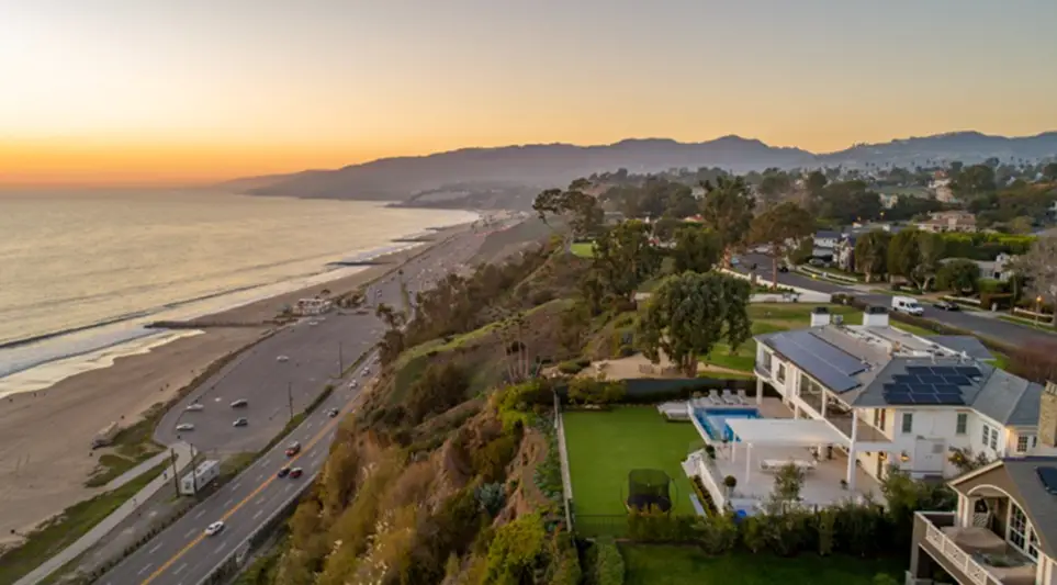 5. Pacific Palisades: Laid-back Luxury