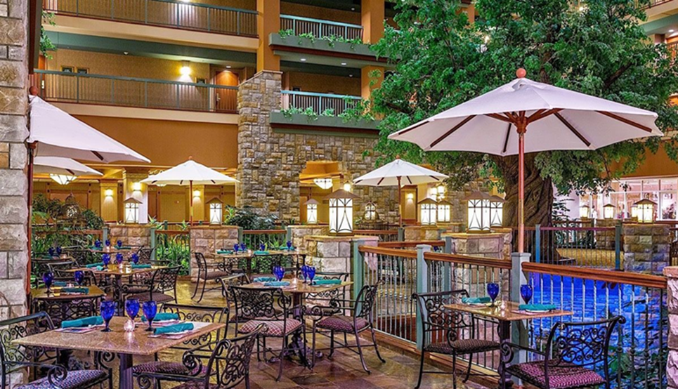 8. Chateau on the Lake Resort Spa & Convention Center